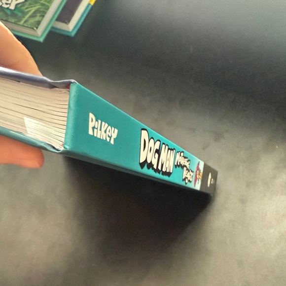 Dog Man: Mothering Heights by - Blue and Yellow Cover - Picture 4 of 9